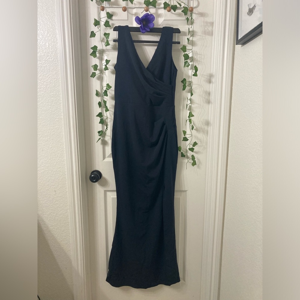🔥NWOT Navy Blue Women’s Formal Long gown with slit size Medium🔥